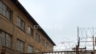 Шок: Затворници се гаврят с надзиратели в Кремиковци