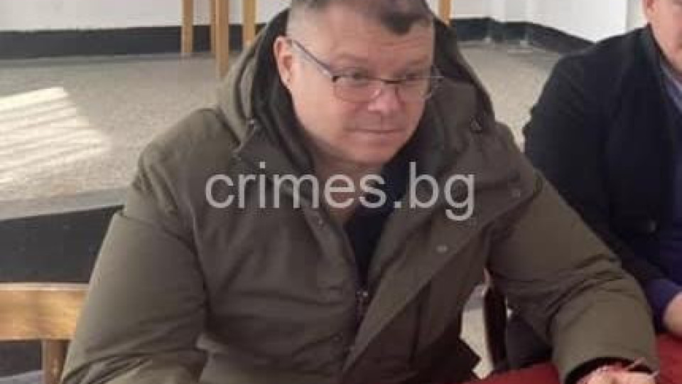 Червеният депутат Илиян Йончев тормози сексуално студентки от МУ-Плевен, проси си домашно порно.