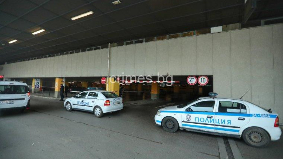 Четирима въоръжени с маски и автомати обраха в 8 ч. сутринта инкасото на "Вип Секюрити" от банкоматите на ОББ и Пощенска банка в подземията на Ринг Мол