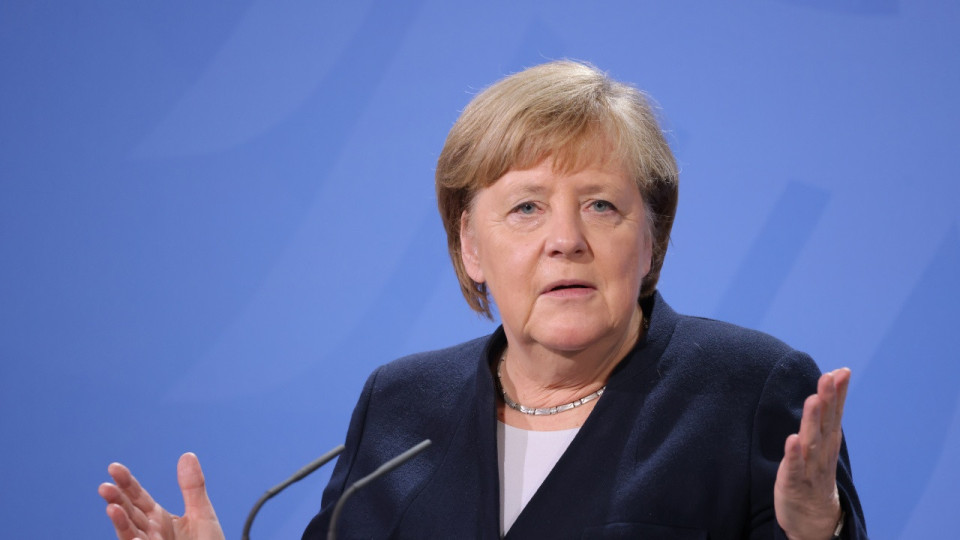 И Меркел не успя да секне търговията с фалшиви шофьорски книжки