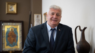 Пловдивският кмет Здравко Димитров харизал апетитен имот на частен клуб