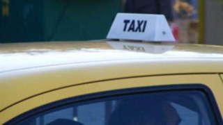 Таксиджия удари пешеходец в София, после двамата се сбиха