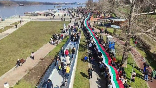 В Русе развяха най-дългият трибагреник в България