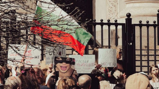 Народен гняв! Половин София излезе пред Съдебната палата! Искат строг пандиз за насилниците над животни (ВИДЕО и СНИМКИ)