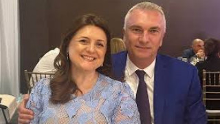 Джейхан Ибрямов опозори жена си, изневери й с блондинка