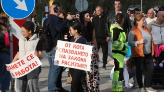 Вижте кои са адвокатите, организациите – партийни и неправителствени, които рипнаха като ужилени от оси да бранят интересите на незаконно заселилите се цигани в Захарна фабрика!?