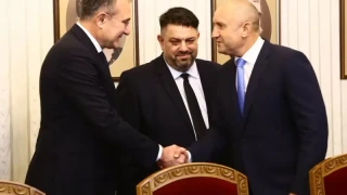 БСП и Слави охладняха към Радев