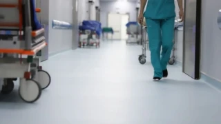 Възрастна жена с триколка пропадна в отводнителен канал