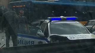 Кола блъсна полицейски патрул в София, шофьорът избяга