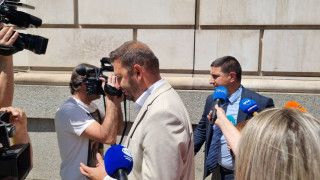 Изведоха с полиция от Столична община зам.-кмета на София Никола Барбутов (снимки)