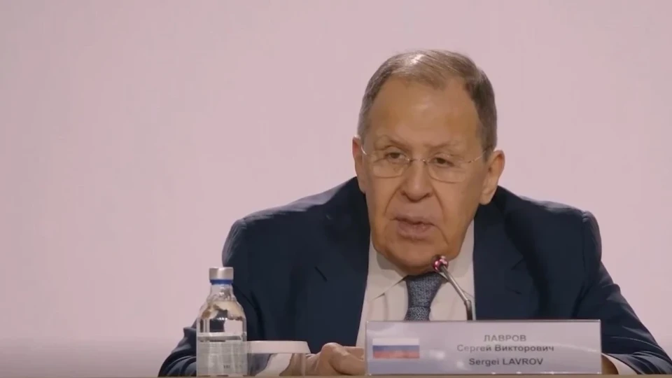 Лавров: Русия се надява, че Западът няма да се впусне в цветни революции в Сърбия