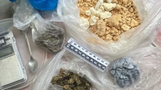Задържаха ученици, крили дрога в селско училище
