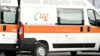 Трима загинаха, след като кола се заби в заведение в Разград