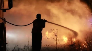 Голям пожар в Бургаско! Изгорели са 10 постройки и около 2000 декара във вилна зона "Каптажа"