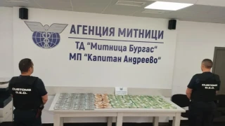 Заловиха рекордно количество кокаин в кола на дипломат