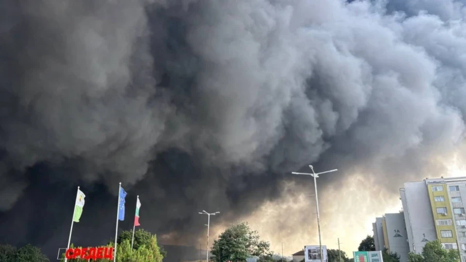 Пожарът в Средец се вижда от Космоса