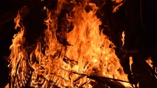 Мъж драсна клечката на пет постройки, за да отмъсти на жена си