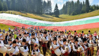 Гайдарско надсвирване и събор събира хиляди на поляните край Гела
