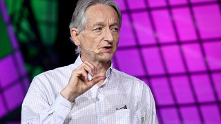 Кръстникът на AI предупреждава – само „майчин инстинкт“ в машините може да спаси човечеството