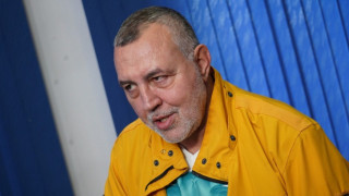 Явно, когато не можеш да блеснеш в актьорството, започваш да блестиш с просташки изказвания, които от устата ти звучат най-малкото смешно и жалко