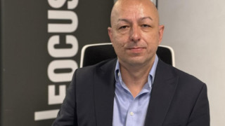 Преподавател в УНСС: Няма кой да работи като шивач или металург - всички искат да са висшисти