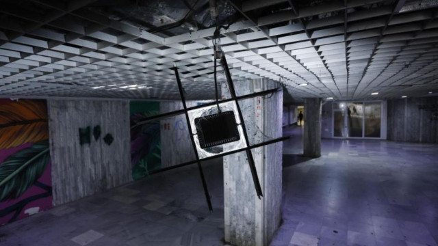 "Страх ни е да минем": Опасен подлез в София