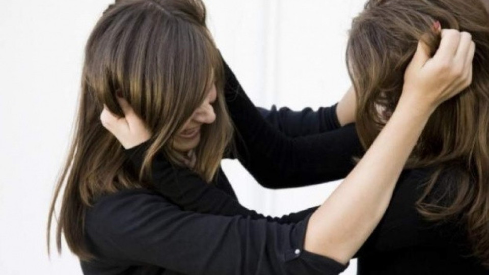 Жени се млатиха в сладкарница