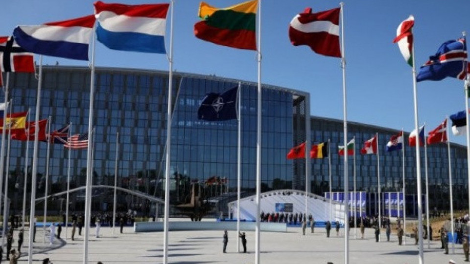 Външните министри на НАТО обсъждат американския мирен план за Украйна