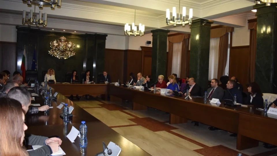 Прокурори и представители на службите обсъдиха опасността от разпространението на райски газ