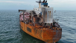 Някой ще спечели 40 млн. лв. от руския петролен танкер, заседнал край Ахтопол