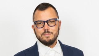 Защо дни преди смяната на лева с евро пред обменните бюра се извиха опашки