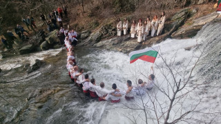 Вижте смелчаците от цяла България, които спасиха кръста на Богоявление (галерия)