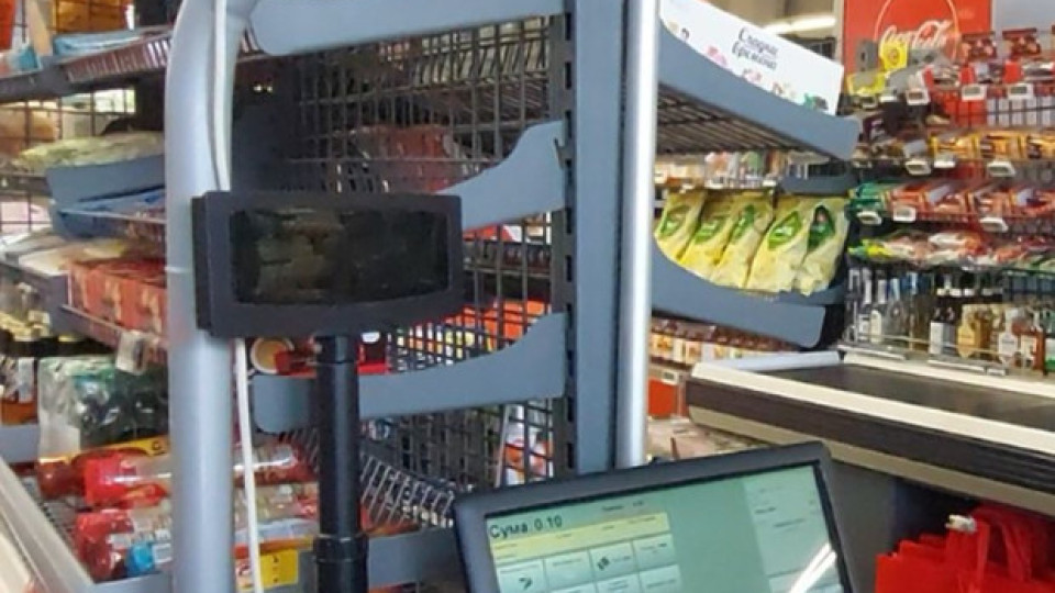 Продавачка: От 3 дни нямам евро в касата, хората правят сметка 1 евро и дават банкнота от 100 лева