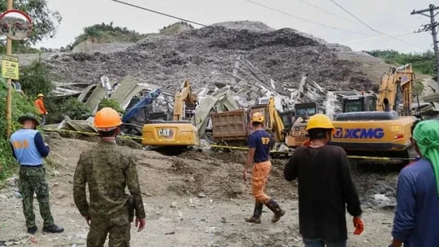 Най-малко четирима души загинаха, а 36 са в неизвестност, след като лавина от боклук се срути в сметище във Филипините