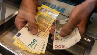 "Активни потребители": В някои банки се събира ненужна лична информация на хората заради еврото, дори за малки суми от по 100 лева