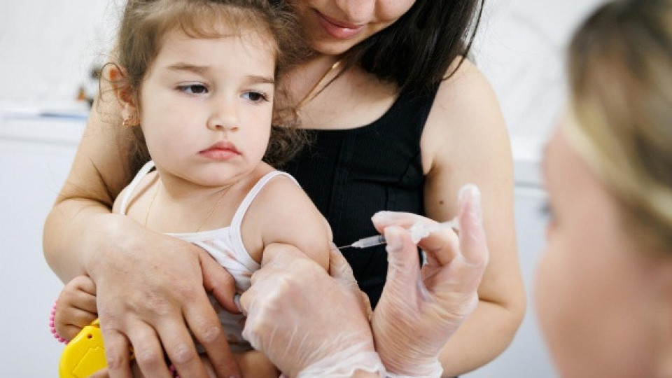 Между 3 и 18% от децата у нас са без задължителни ваксини