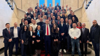 Делян Пеевски, лидер на ДПС и ПГ на ДПС-НОВО НАЧАЛО се срещна с младежи от Бургас