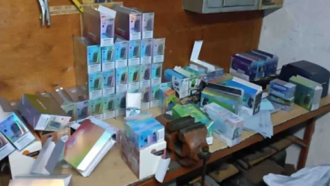 Разбиха нелегална схема за продажба на опасни вейпове без акциз в София
