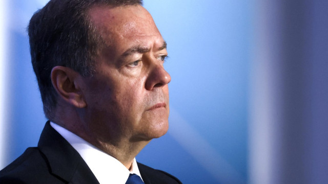 Медведев: Русия ще използва ядрени оръжия, само ако се почувства застрашена