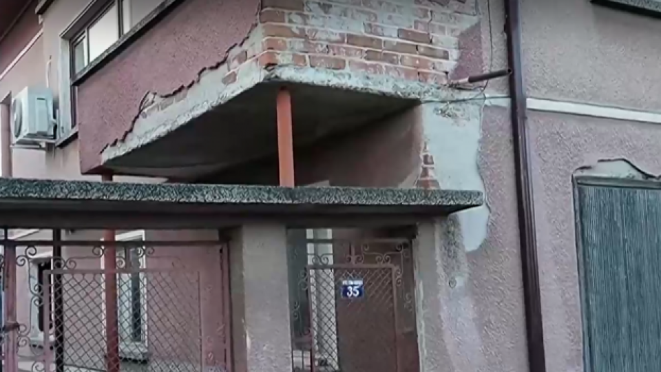 Млада жена загина след пожар в Първомай, близките ѝ твърдят, че е запалена от партньора си