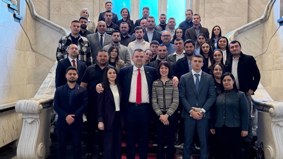 Делян Пеевски, лидер на ДПС и ПГ на ДПС-НОВО НАЧАЛО посрещна младежи от област Силистра