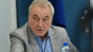 Шефът на КЗП Карадимов призова "Лукойл" да не задържа спекулативно горива в складове