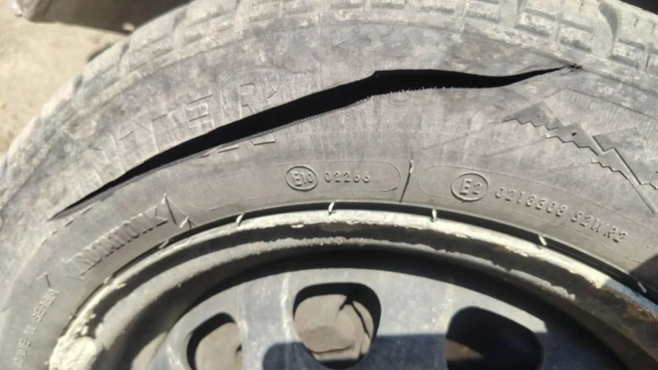 57-годишен наряза гумите на десетки автомобили в Иганово