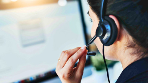 Училище за измами: Как оператори в колцентър се представят за лекари