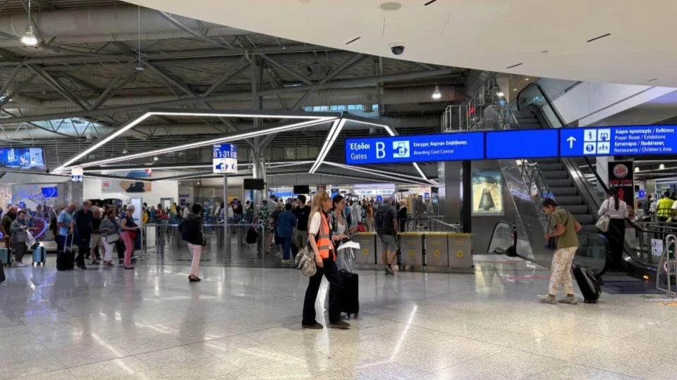 19-годишен българин е задържан на летището в Атина за контрабанда на цигари