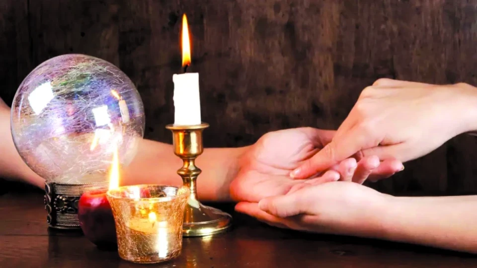 Гадателка осъдена за неплатени данъци