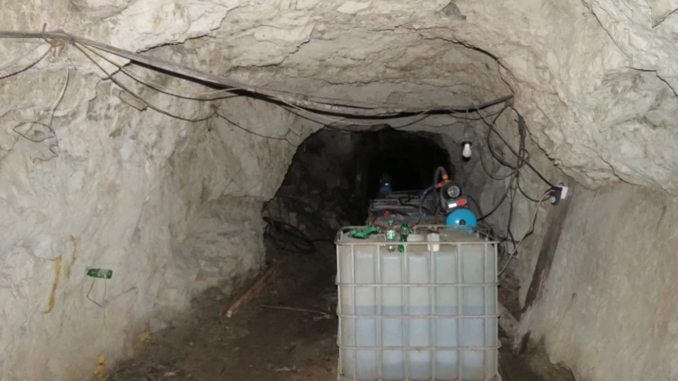 Разкриха подземен „наркоград“ в бивша мина (ВИДЕО и СНИМКИ)