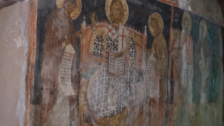 Учени разкодираха уникално послание в църковни стенописи във Велико Търново