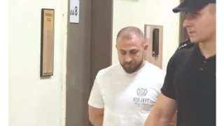 Решетки за таксиджия, уреждал секс с ученички
