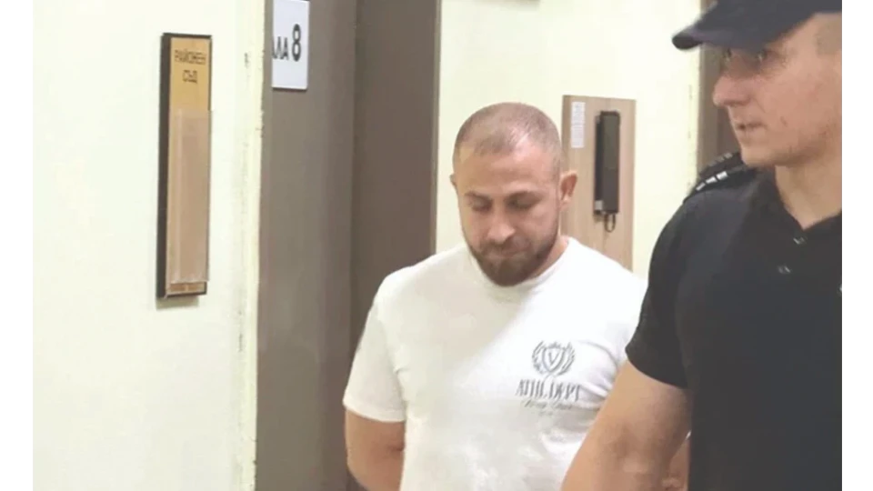 Решетки за таксиджия, уреждал секс с ученички